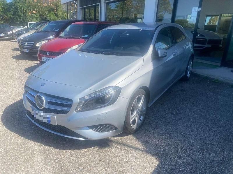 Usata Mercedes A180 109 CV (80 kW) 2013 Argento Berlina
