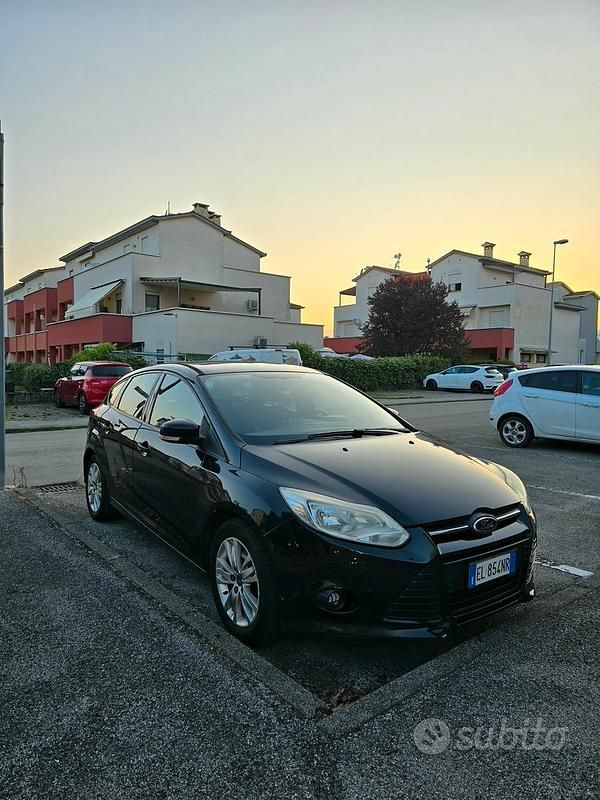 Usata 2012 Ford Focus Tre volumi | 2700 € (Ottimo prezzo) - Immagine 1/4