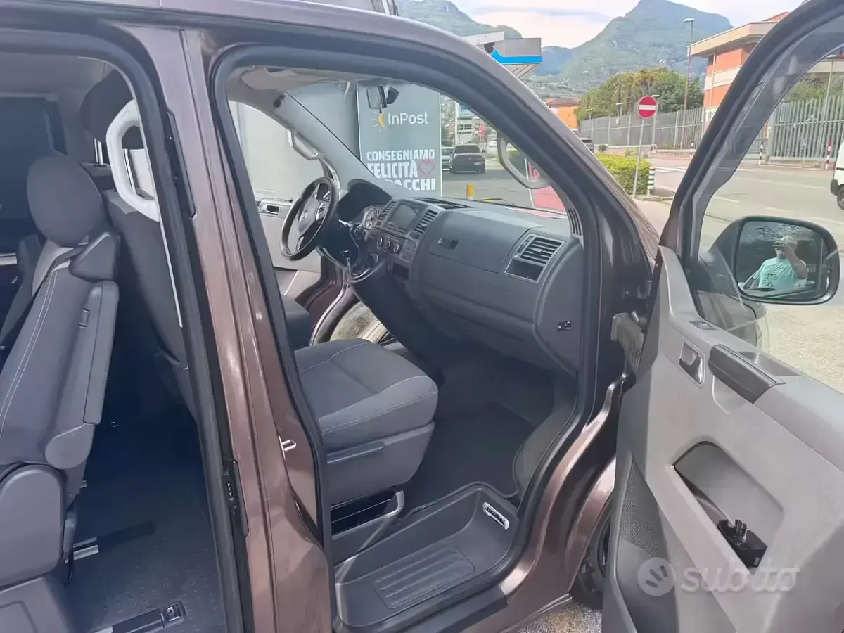 Usata VW Multivan 140 CV (102 kW) 2011 Marrone Monovolume