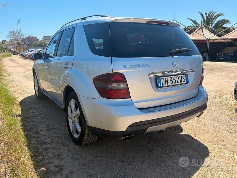 Usata Mercedes ML320 224 CV (164 kW) 2008 Grigio SUV