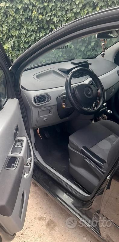 Usata Renault Modus 75 CV (55 kW) 2007 Nero Monovolume