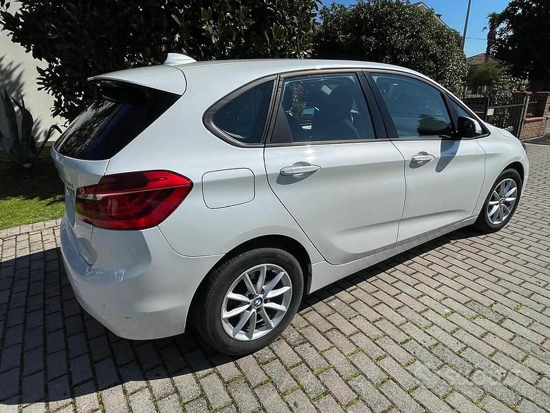 Usata BMW 216 Active Tourer Efficient Dynamics 116 CV (85 kW) 2017 Bianco Monovolume