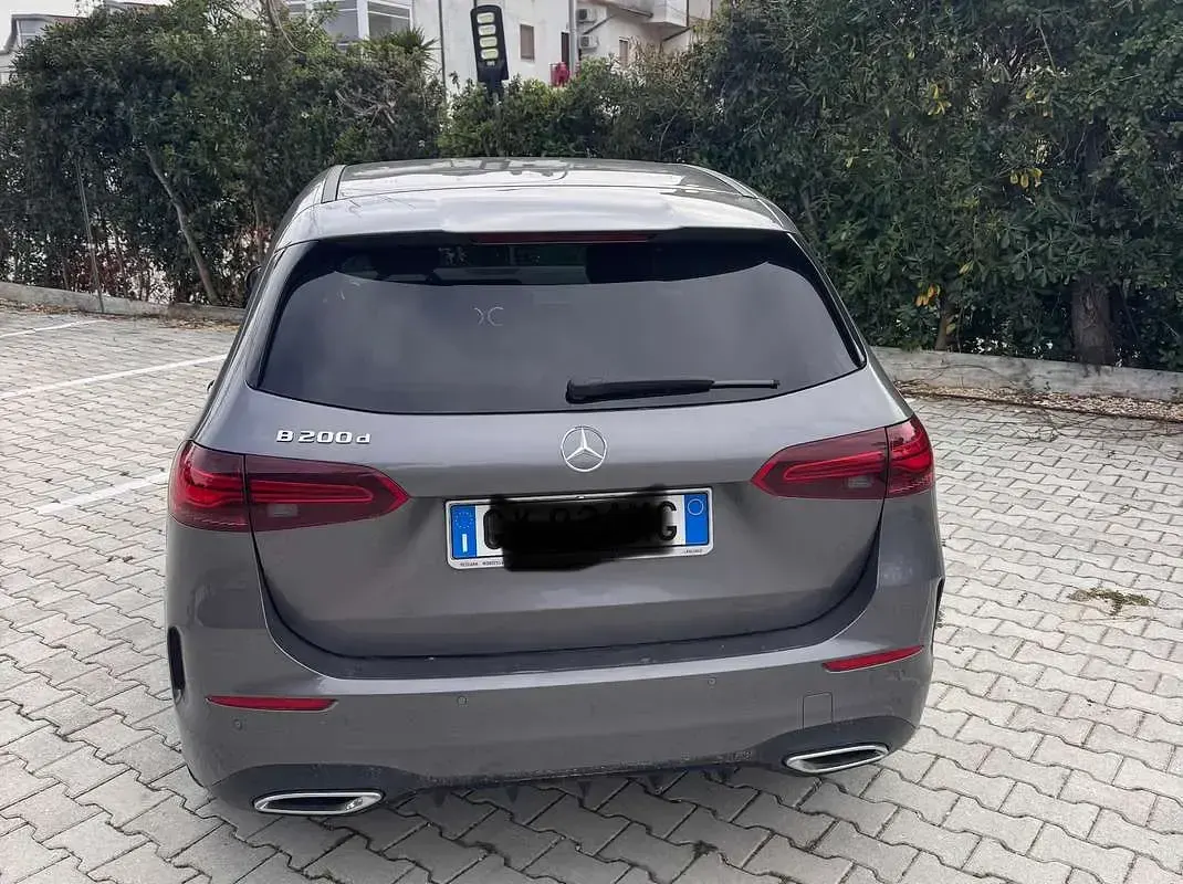 Gebraucht Mercedes B200 Advanced Plus 150 PS (110 kW) 2024 Grau Van / Kleinbus
