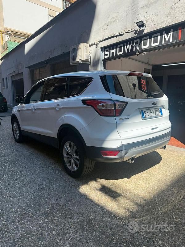 Usata Ford Kuga S 120 CV (88 kW) 2019 Bianco SUV