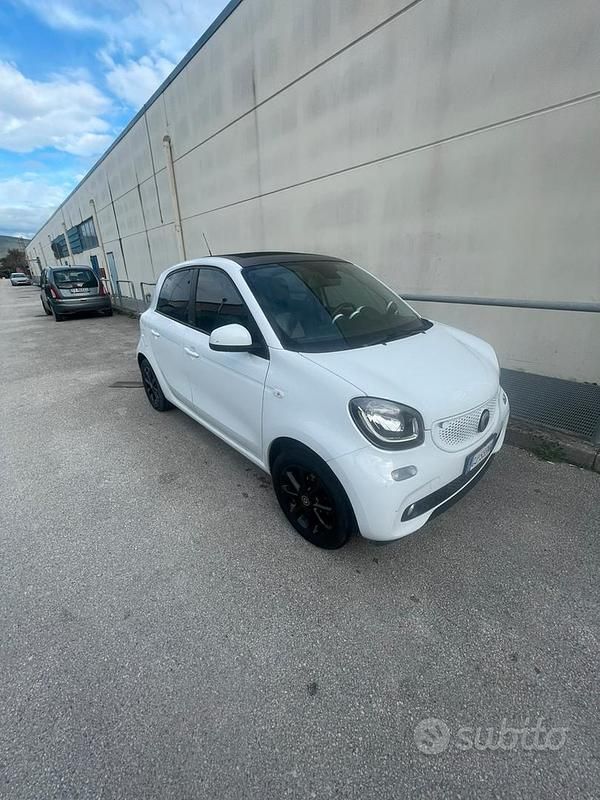 Bianco Usata 2015 Smart ForFour Utilitaria | 12.000 € - Immagine 1/4