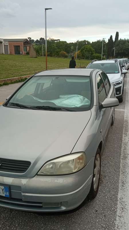 Usata 2001 Opel Astra Club Tre volumi | 1500 € (Buon prezzo) - Immagine 1/4