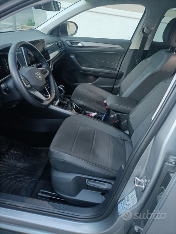 Grigio Usata 2022 VW T-Roc Style SUV | 25.000 € (Buon prezzo) - Immagine 1/4