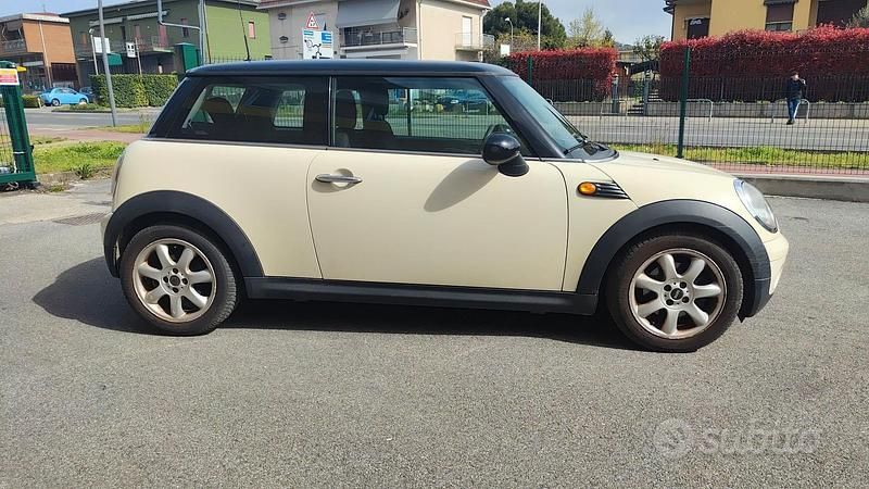 Usata Mini Cooper 120 CV (88 kW) 2006 Bianco Utilitaria