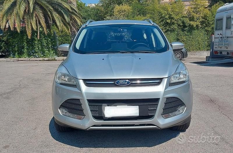 Usata Ford Kuga 140 CV (102 kW) 2012 Grigio SUV