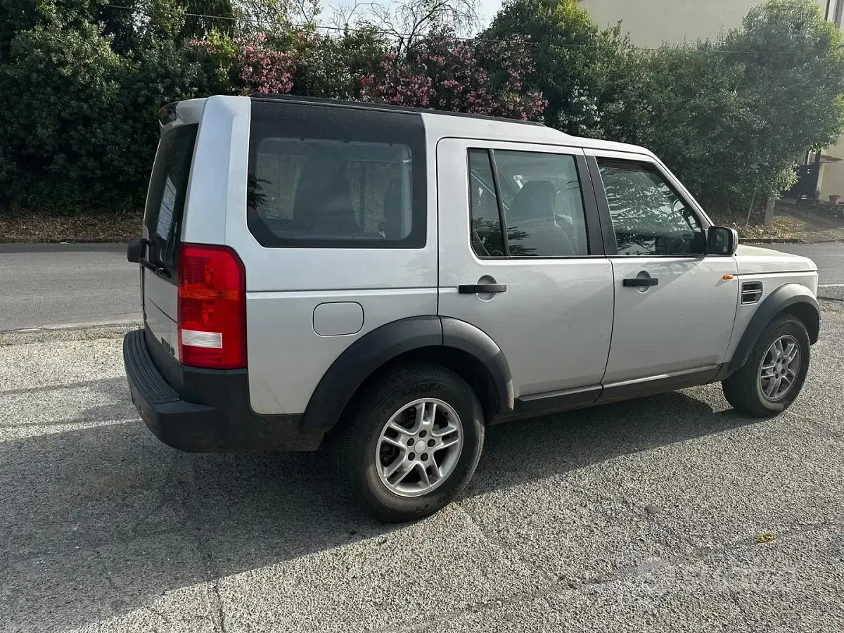 Usata Land Rover Discovery 190 CV (139 kW) 2025 Grigio SUV