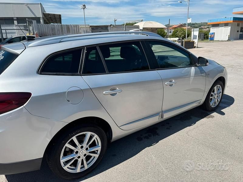 Usata Renault Mégane III LIMITED 110 CV (80 kW) 2015 Grigio Berlina