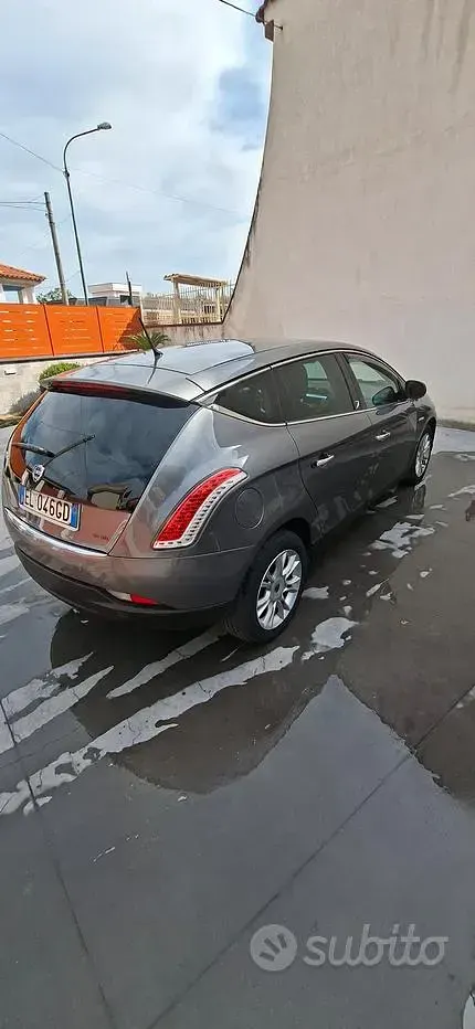 Usata Lancia Delta 120 CV (88 kW) 2012 Grigio Utilitaria