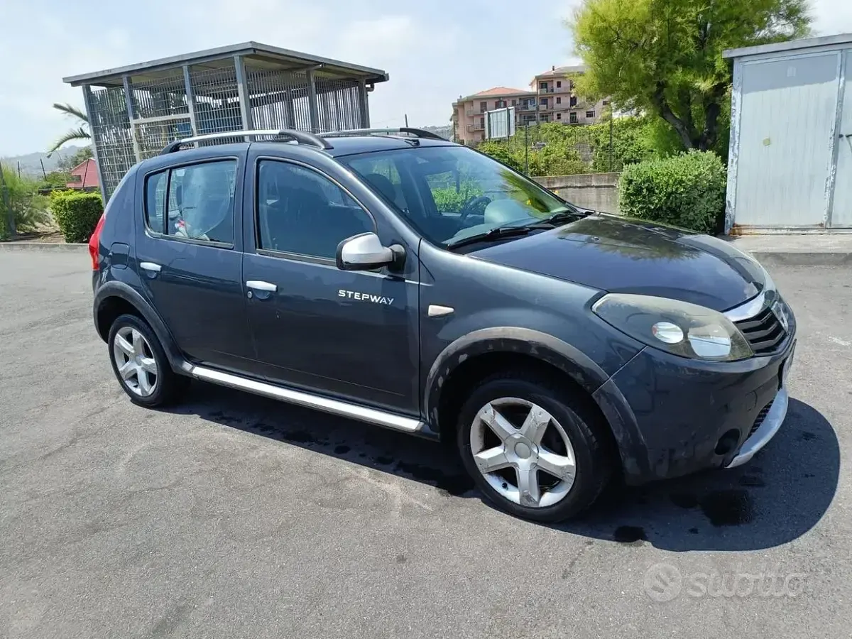 Usata Dacia Sandero Stepway 90 CV (66 kW) 2012 Grigio Berlina
