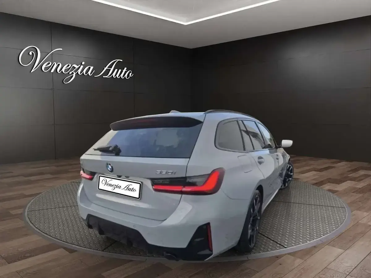 Usata BMW 330 M Sport 245 CV (180 kW) 2025 Grigio Station wagon