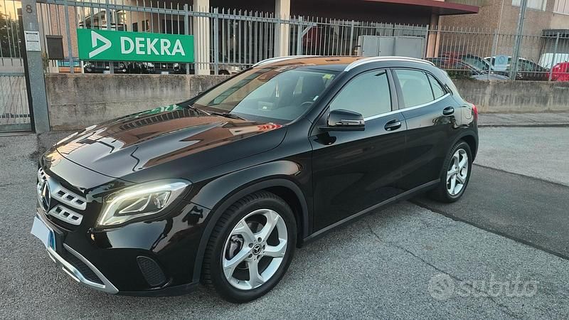 Usata Mercedes GLA180 122 CV (89 kW) 2020 Nero SUV
