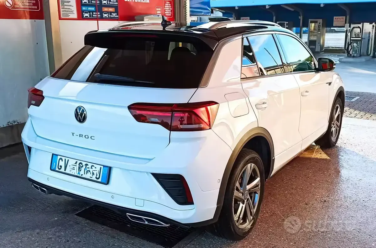 Usata VW T-Roc R-line 150 CV (110 kW) 2024 Bianco SUV