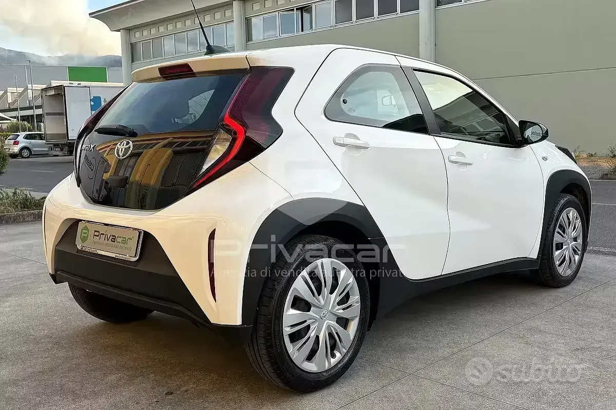 Usata Toyota Aygo X Active 72 CV (52 kW) 2025 Bianco SUV