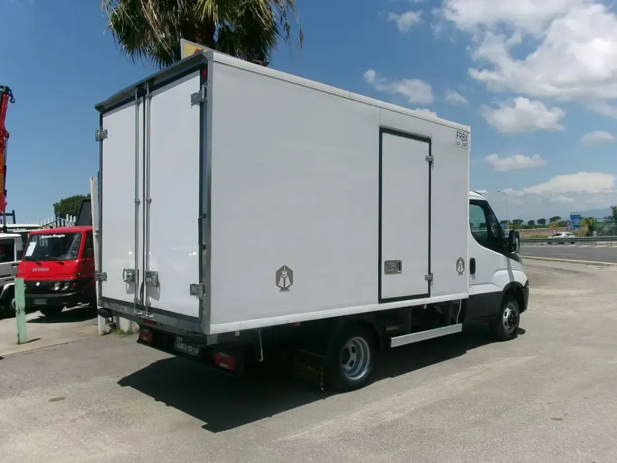Usata Iveco Daily 150 CV (110 kW) 2018 Bianco Berlina