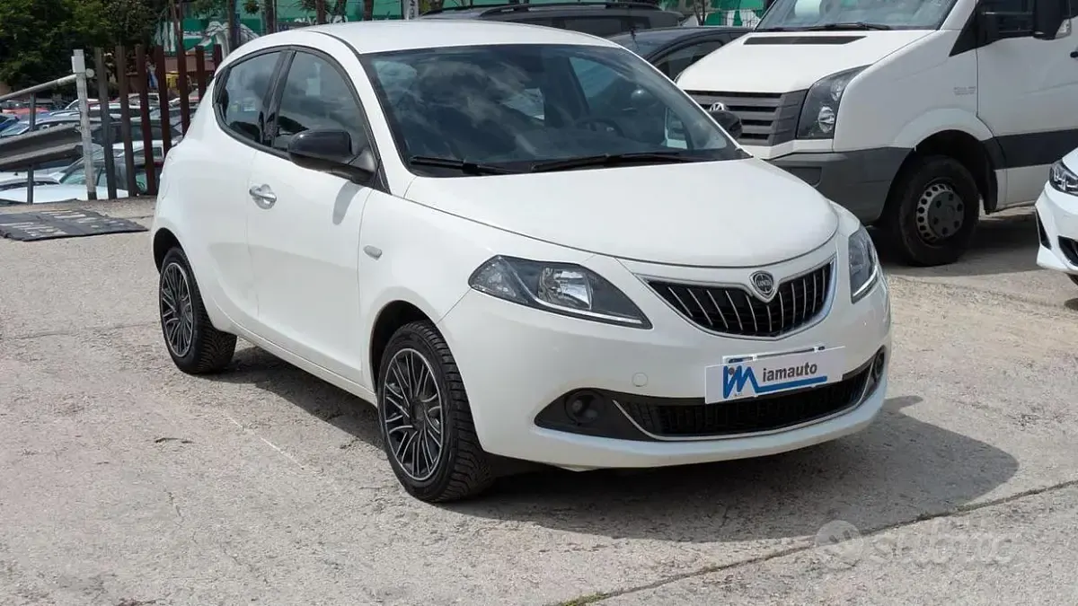Usata Lancia Ypsilon Gold 69 CV (50 kW) 2022 Bianco Utilitaria