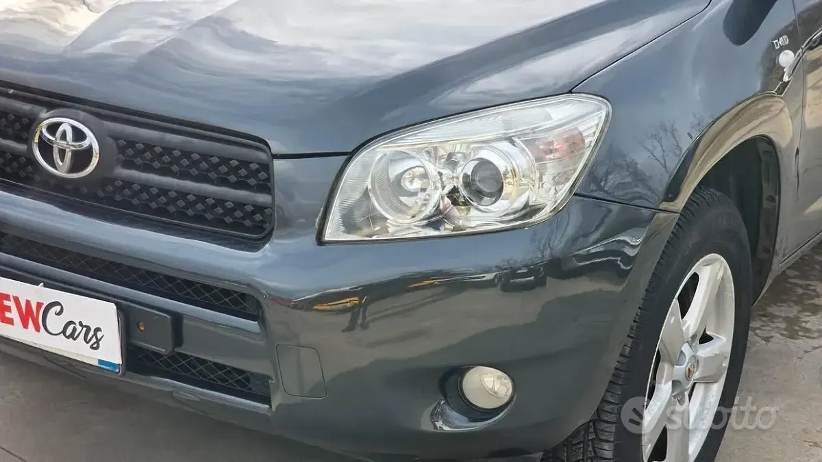 Usata Toyota RAV4 Luxury 136 CV (100 kW) 2007 Grigio SUV