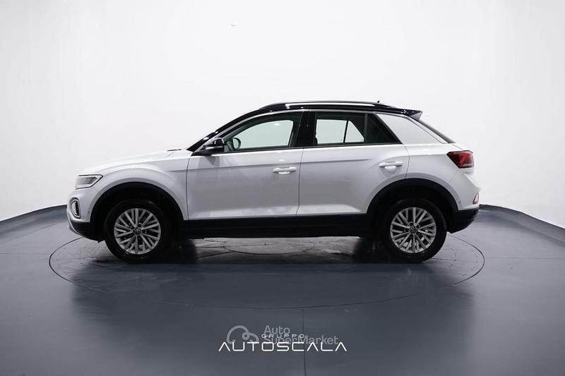 Usata VW T-Roc Life 150 CV (110 kW) 2024 Pure white con tetto nero  0 SUV