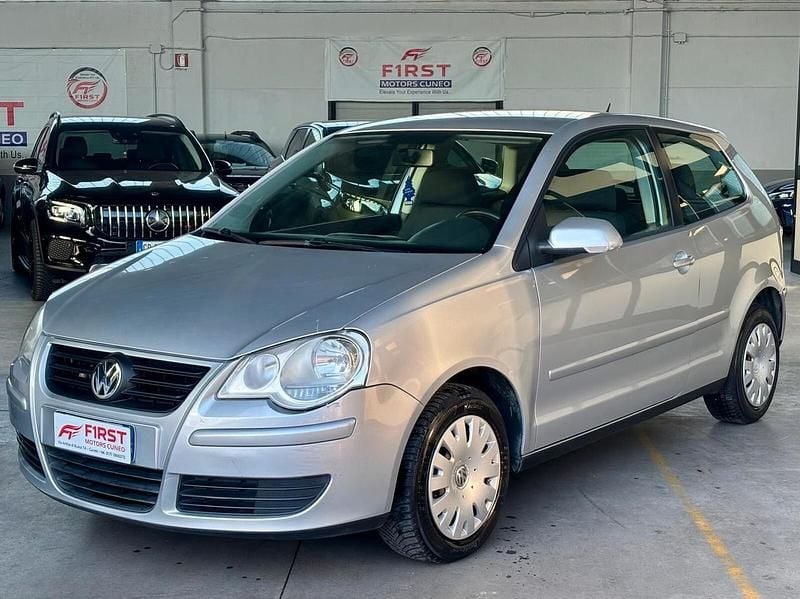 Argento Usata 2006 VW Polo Comfortline Tre volumi | 2900 € (Buon prezzo) - Immagine 1/4