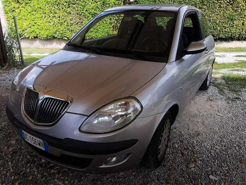 Usata Lancia Ypsilon 60 CV (44 kW) 2006 Utilitaria