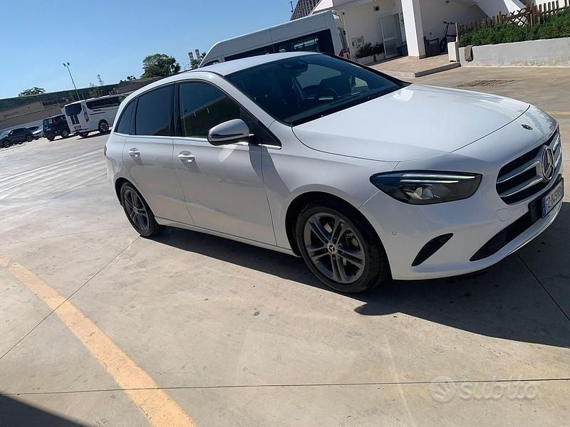 Usata Mercedes B180 116 CV (85 kW) 2019 Bianco Utilitaria