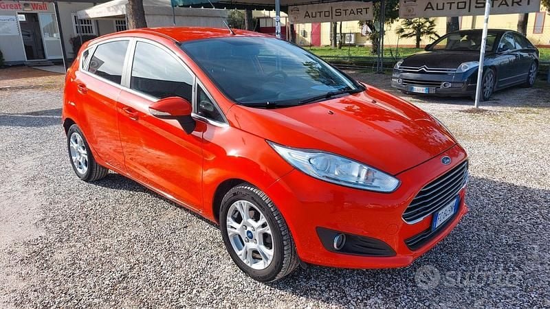 Usata Ford Fiesta Titanium 95 CV (69 kW) 2016 Rosso Berlina