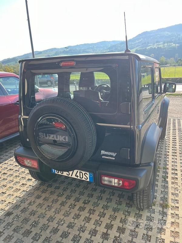 Second-hand Suzuki Jimny 101 CP (74 kW) 2021 Negru SUV