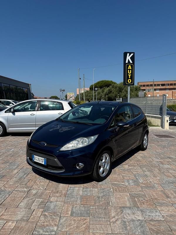 Blu Usata 2011 Ford Fiesta Berlina | 2950 € (Ottimo prezzo) - Immagine 1/4