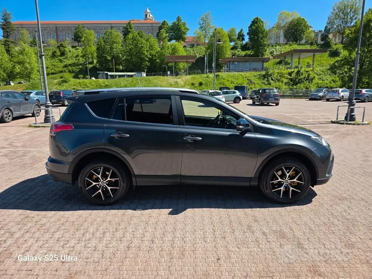 Usata Toyota RAV4 143 CV (105 kW) 2016 Grigio SUV