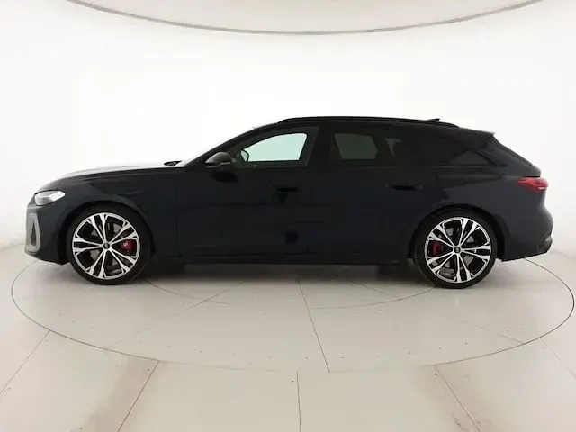 Usata Audi S5 Sport 367 CV (269 kW) 2025 5u blu firmamento metallizzato Station wagon