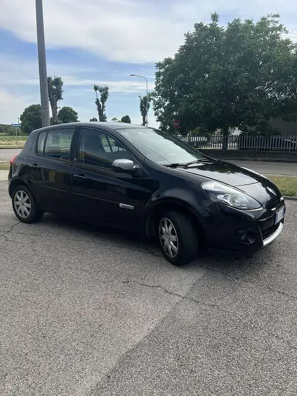Usata Renault Clio III Dynamique 75 CV (55 kW) 2011 Nero Berlina
