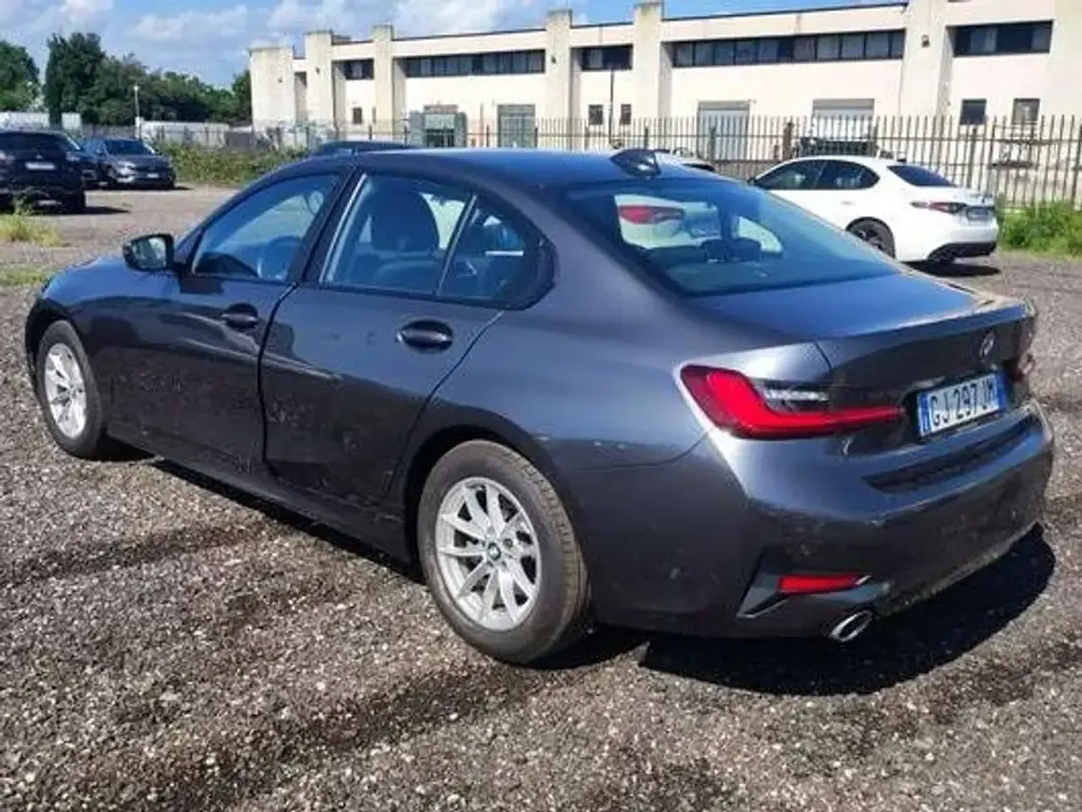 Usata BMW 320 190 CV (139 kW) 2022 Mineral grey metallizzato Berlina