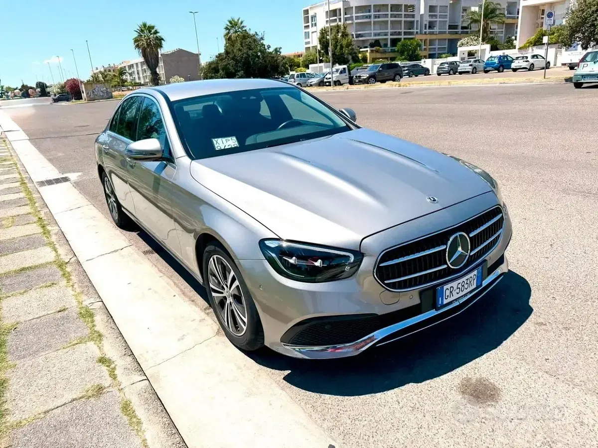 Usata Mercedes E220 194 CV (142 kW) 2021 Grigio Berlina