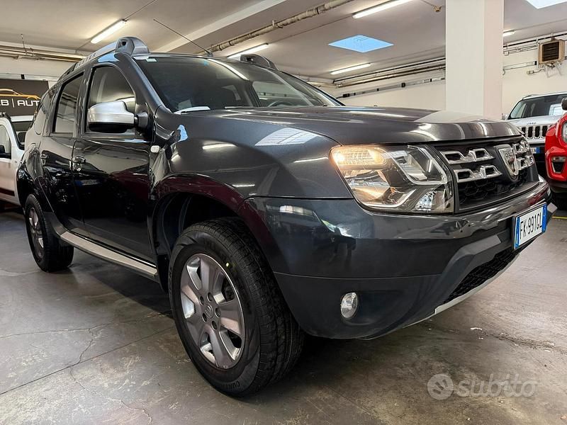 Usata Dacia Duster Lauréate 115 CV (84 kW) 2017 Grigio SUV