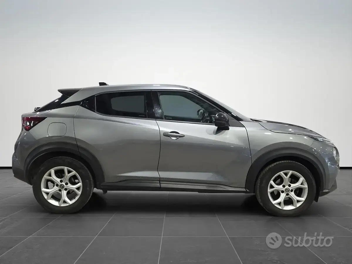 Usata Nissan Juke N-Connecta 114 CV (83 kW) 2022 Grigio piombo SUV