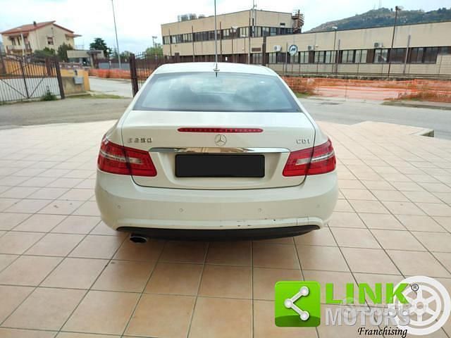 Usata Mercedes E250 Avantgarde 204 CV (150 kW) 2010 Bianco Coupé