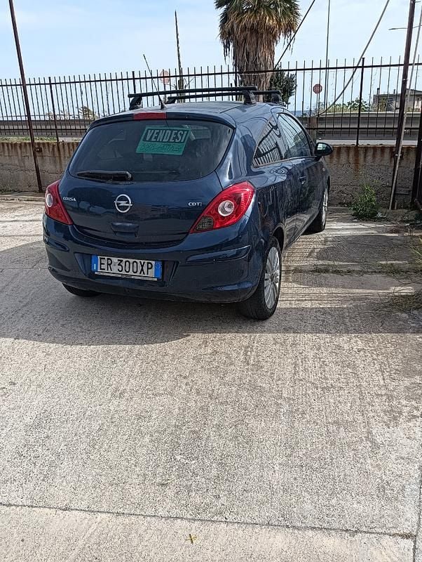 Blu/azzurro Usata 2013 Opel Corsa Edition Tre volumi | 2900 € (Super prezzo) - Immagine 1/4