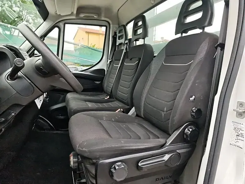 Usata Iveco Daily 136 CV (100 kW) 2023 Bianco Cabrio