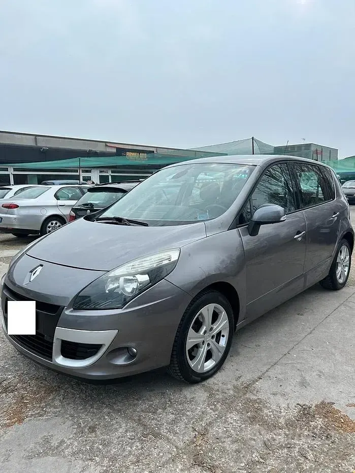 Usata Renault Scenic E-Tech Luxe 130 CV (95 kW) 2010 Grigio Monovolume