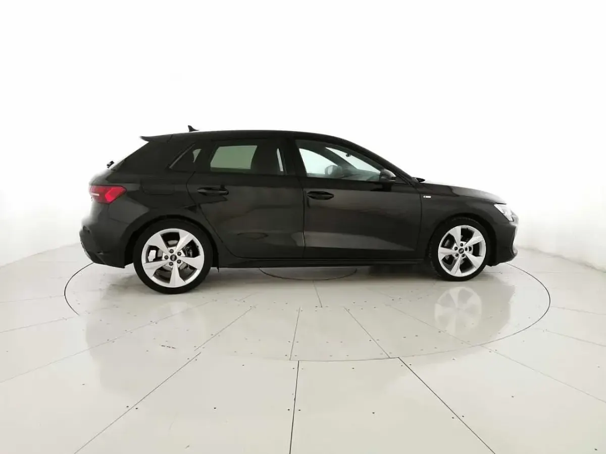 Usata Audi A3 S-Line 150 CV (110 kW) 2025 Nero mythos metallizzato Berlina