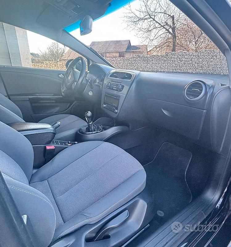 Usata Seat Leon Style 105 CV (77 kW) 2010 Nero Utilitaria