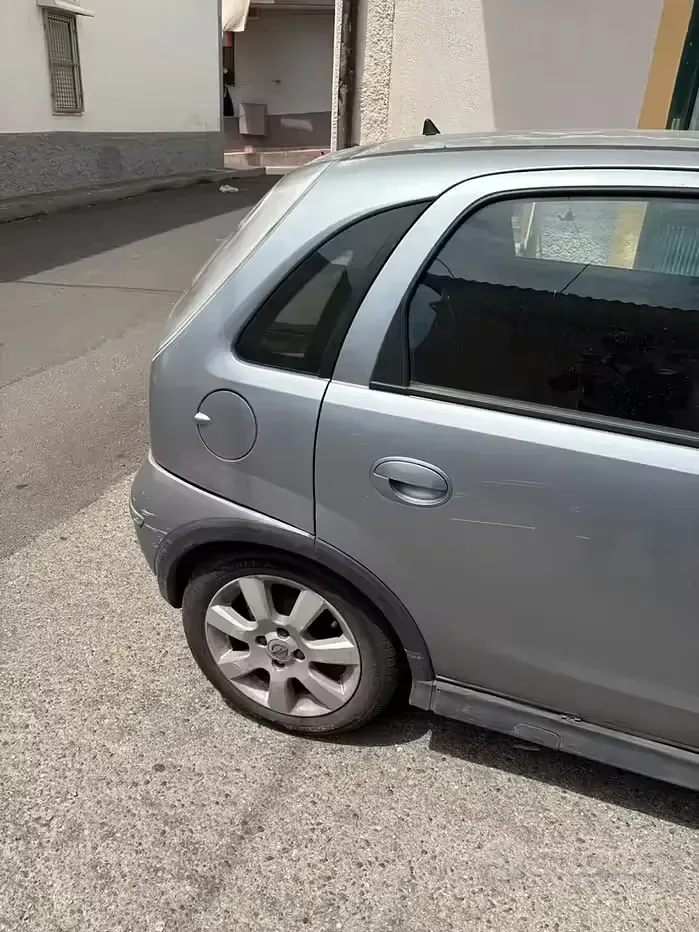 Usata Opel Corsa 69 CV (50 kW) 2005 Utilitaria