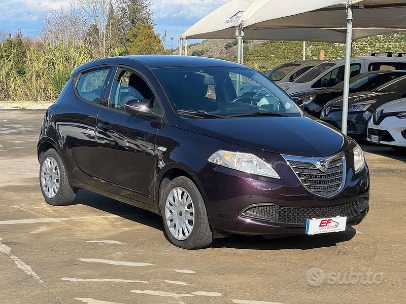Viola Usata 2013 Lancia Ypsilon S Due volumi | 6800 € (Buon prezzo) - Immagine 1/4
