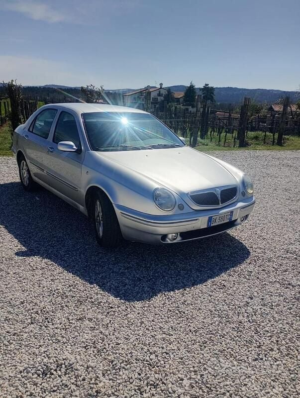 Usata Lancia Lybra 131 CV (96 kW) 2000 Grigio Berlina