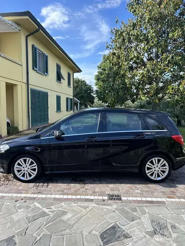 Usata Mercedes B180 Executive 109 CV (80 kW) 2014 Nero Utilitaria