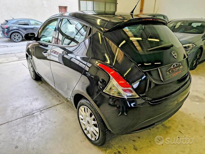 Usata Lancia Ypsilon Gold 69 CV (50 kW) 2015 Nero Utilitaria