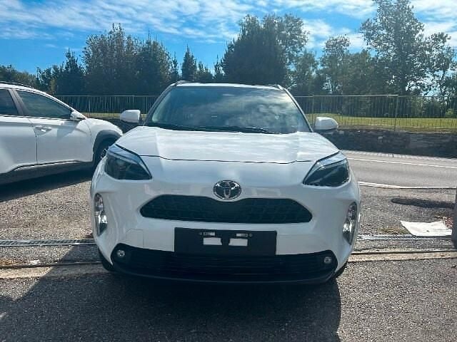Usata Toyota Yaris Cross Active 116 CV (85 kW) 2024 Bianco SUV